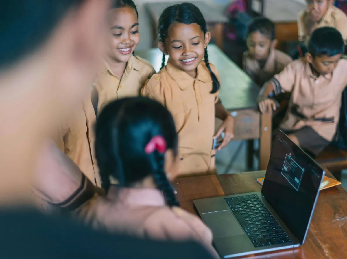 Literasi Digital: Lebih dari Sekadar Mengoperasikan Alat